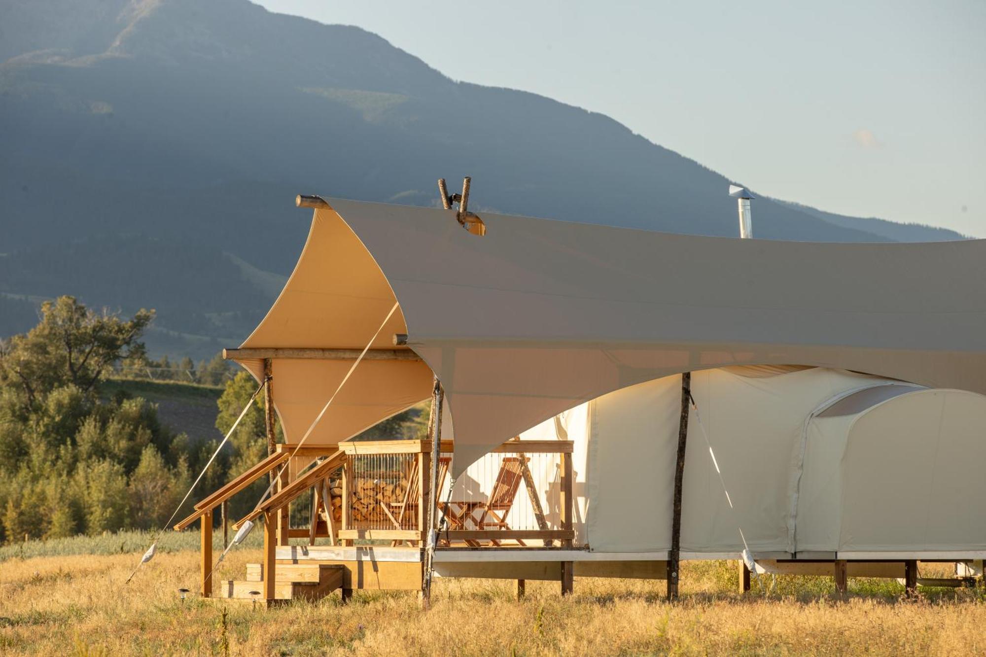 Under Canvas North Yellowstone - Paradise Valley Ливингстон Экстерьер фото