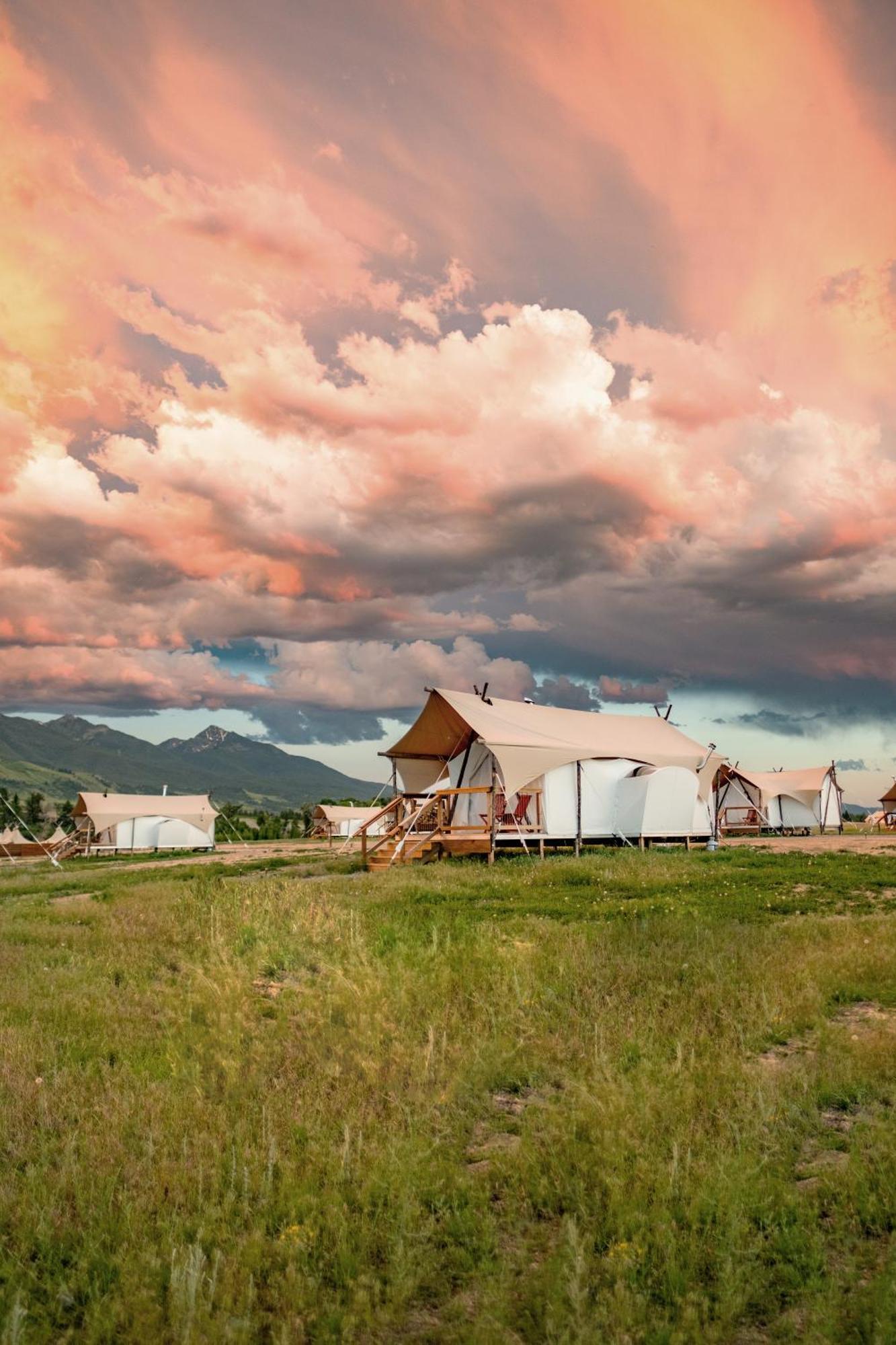 Under Canvas North Yellowstone - Paradise Valley Ливингстон Экстерьер фото