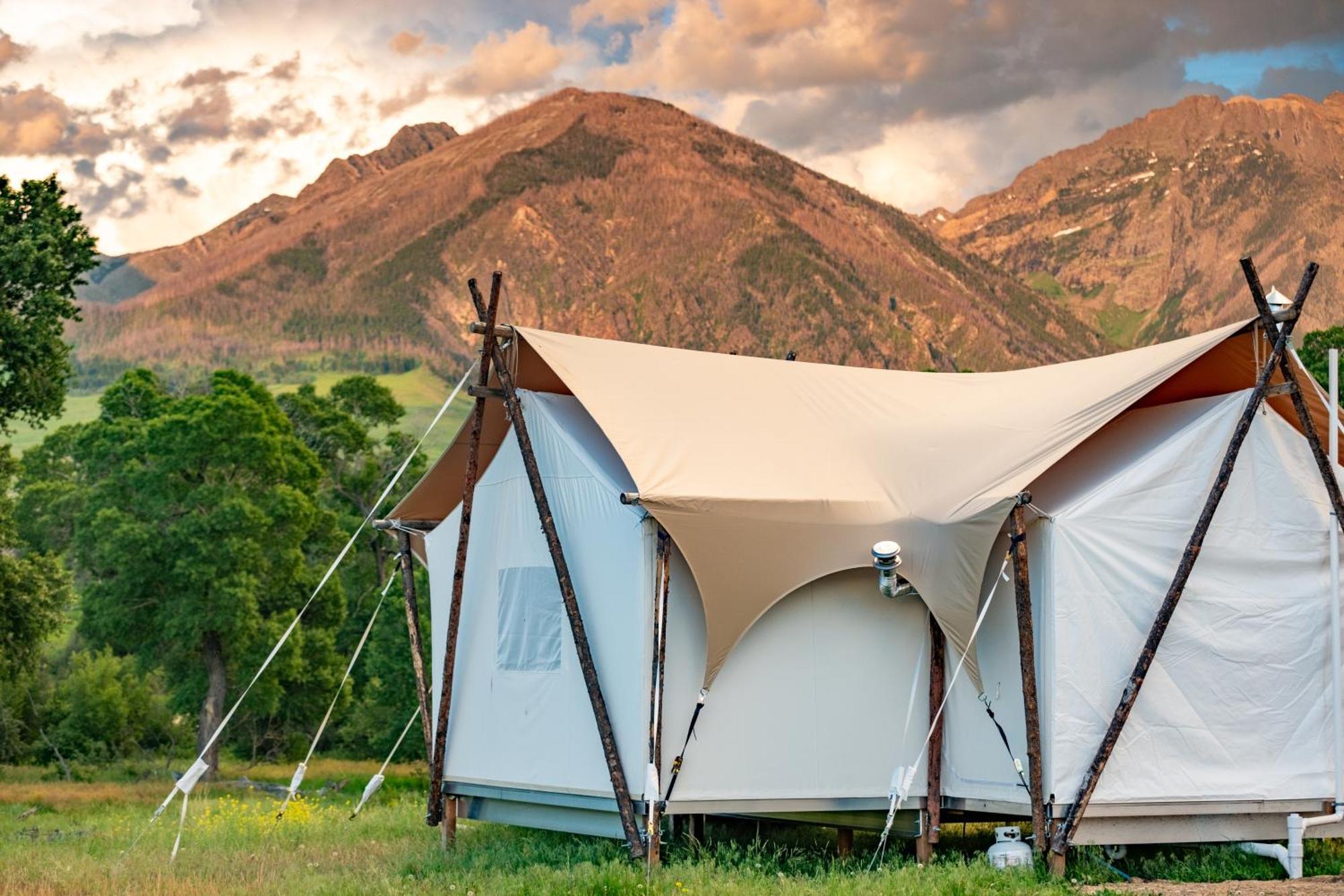 Under Canvas North Yellowstone - Paradise Valley Ливингстон Экстерьер фото